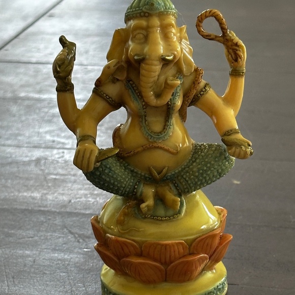 Ganesh Feux Ivory (resin)  Statue - Picture 5 of 6